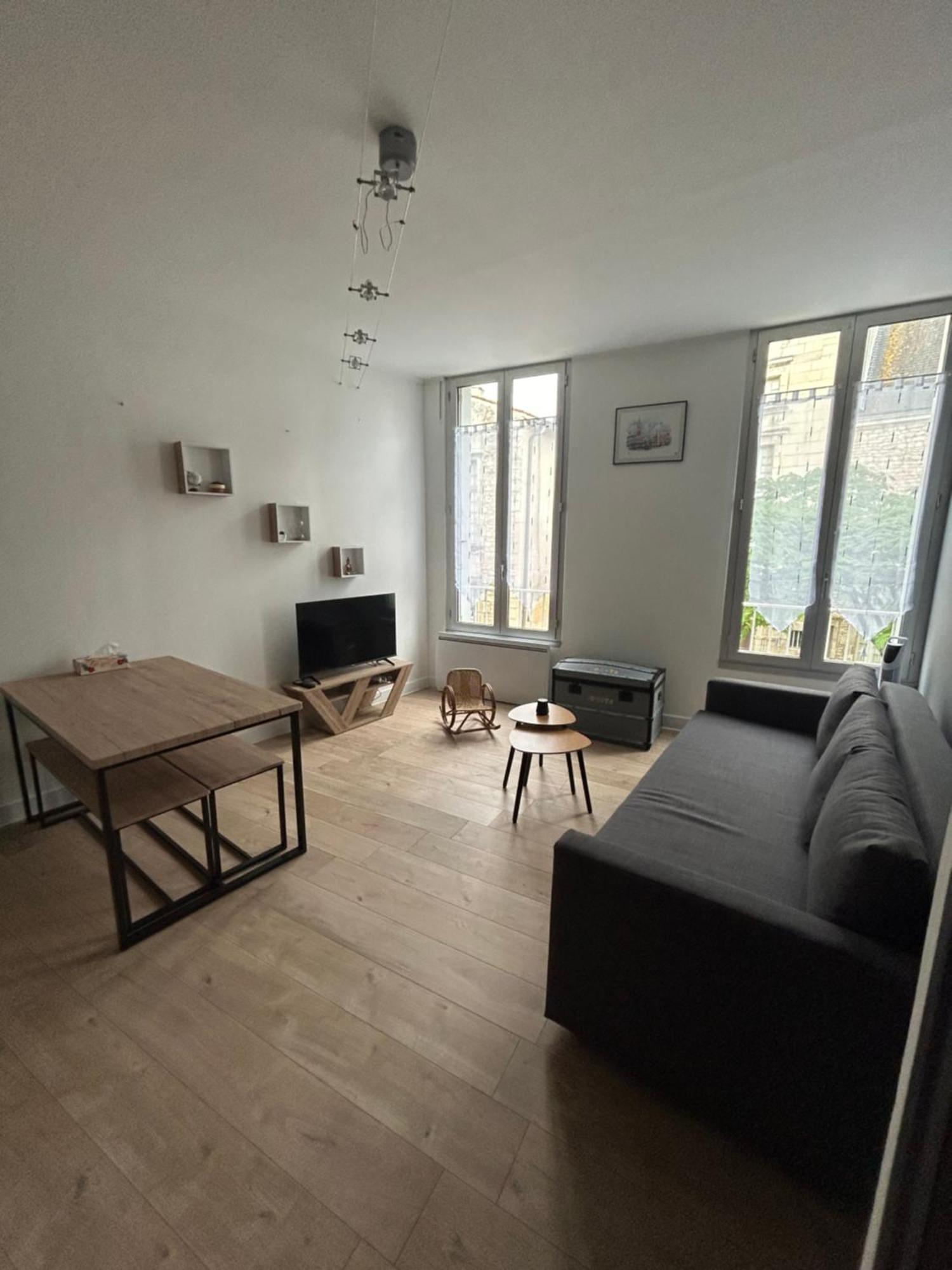 Appartamento Chez Noemie Saintes Esterno foto