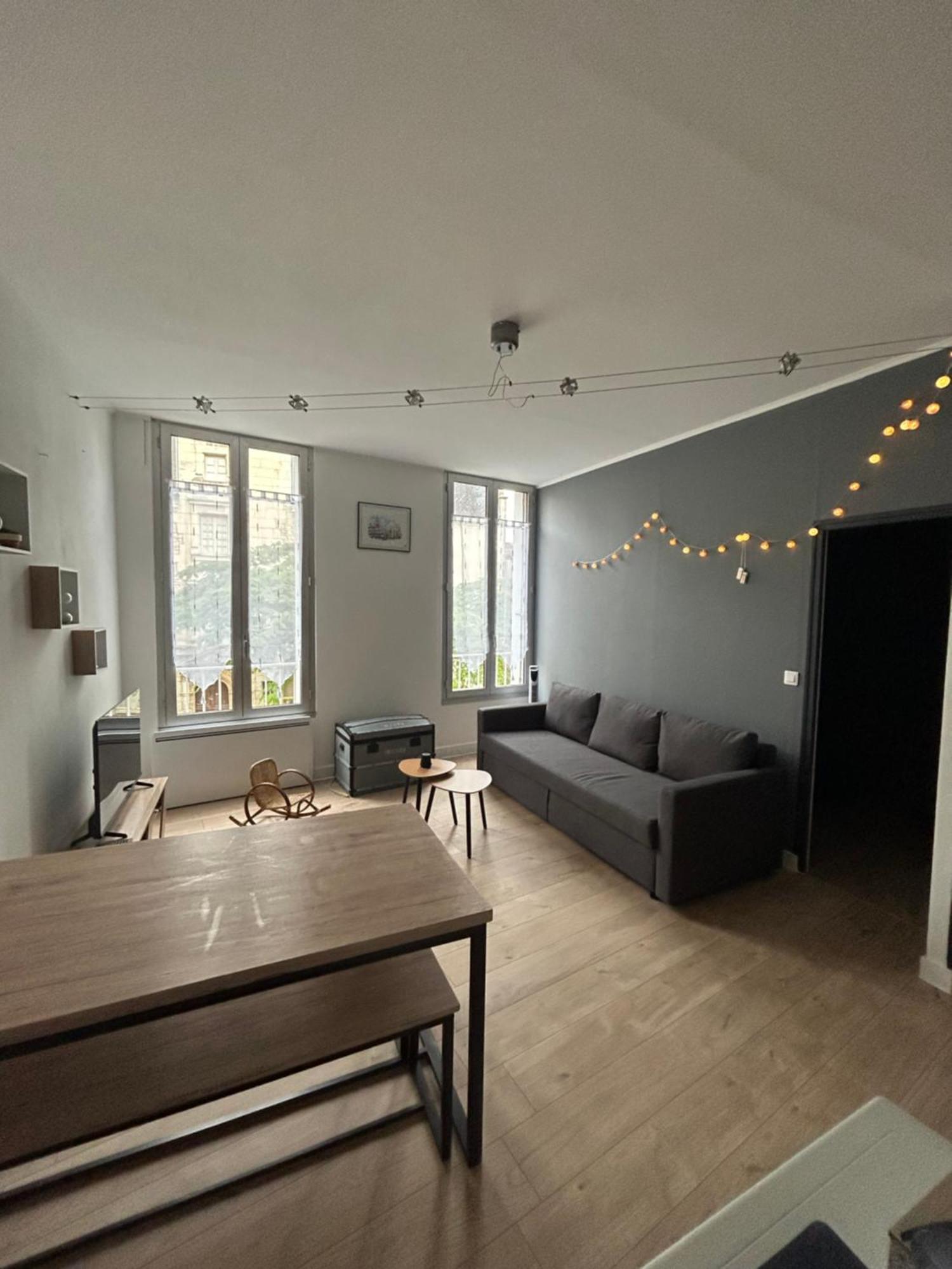 Appartamento Chez Noemie Saintes Esterno foto